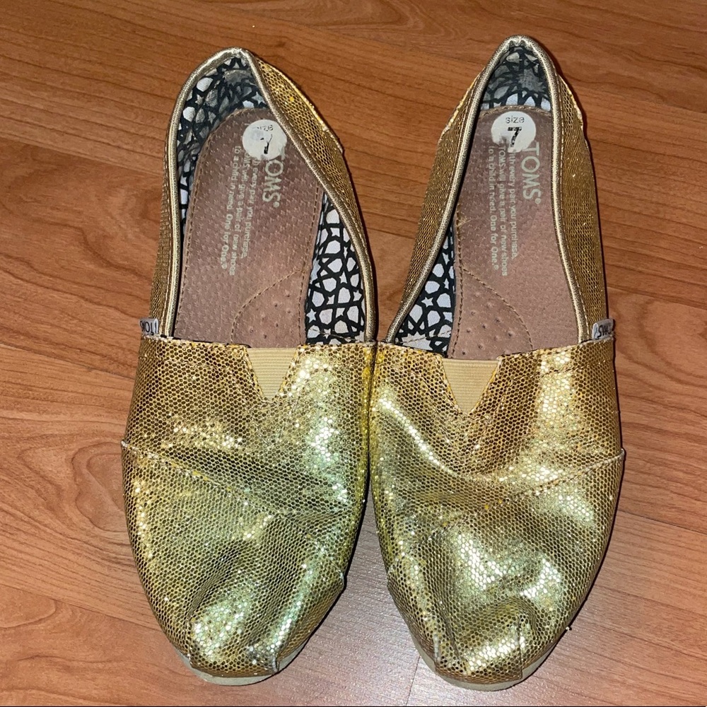 Gold glitter toms